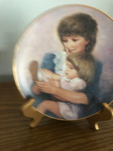 Load image into Gallery viewer, Su Eten, Love Goes Forth on Little Feet, Collector Plate