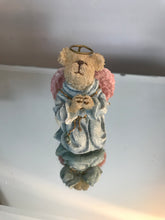 Load image into Gallery viewer, Boyds Resin, Starla Angelhope with light
