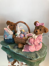 Load image into Gallery viewer, Boyds, Resin, Ester and Burt Springfield....Happy Easter