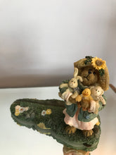 Load image into Gallery viewer, Boyds, Resin, Miss Hattie and Company....Springtime
