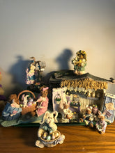 Load image into Gallery viewer, Boyds, Resin, Miss Hattie and Company....Springtime