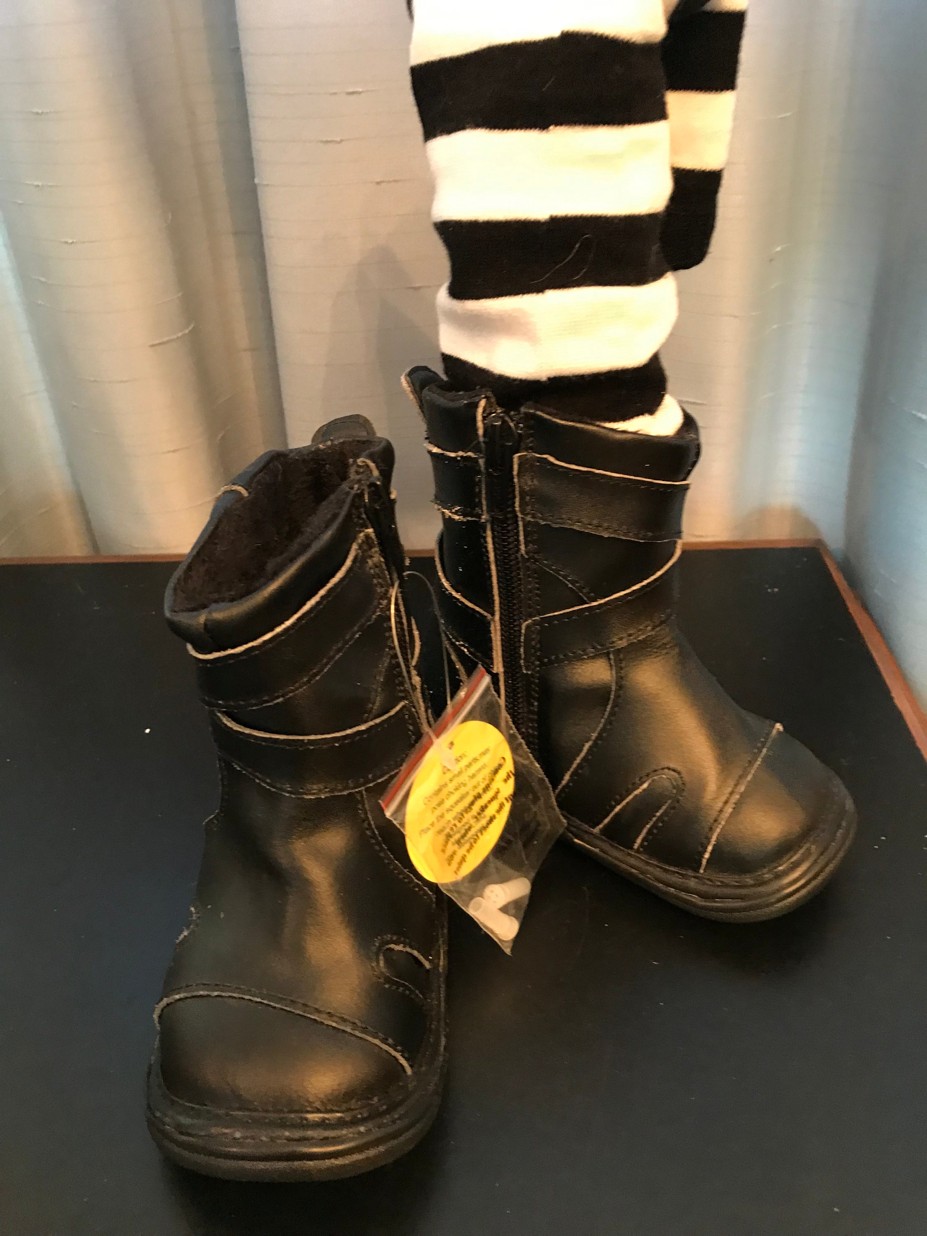 Wee Squeak, Boots, children's Dens and Friends