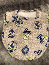 Load image into Gallery viewer, Burp Cloth/Bib, 2 in 1