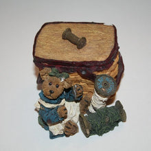 Load image into Gallery viewer, Boyds Resin, Miss Threadley