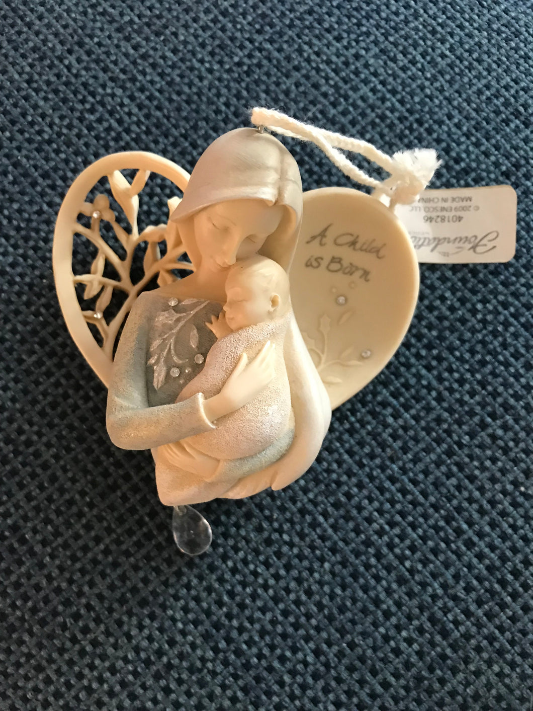 Foundation Angel, Ornaments