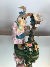 Load image into Gallery viewer, Boyds, Resin, Aunt Birdie Audubon w/Peek
