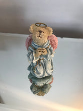 Load image into Gallery viewer, Boyds Resin, Starla Angelhope with light
