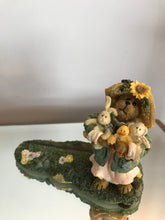 Load image into Gallery viewer, Boyds, Resin, Miss Hattie and Company....Springtime
