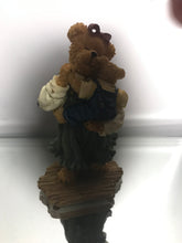 Load image into Gallery viewer, Boyds Resin, Momma Beary Love with Sweet Pea
