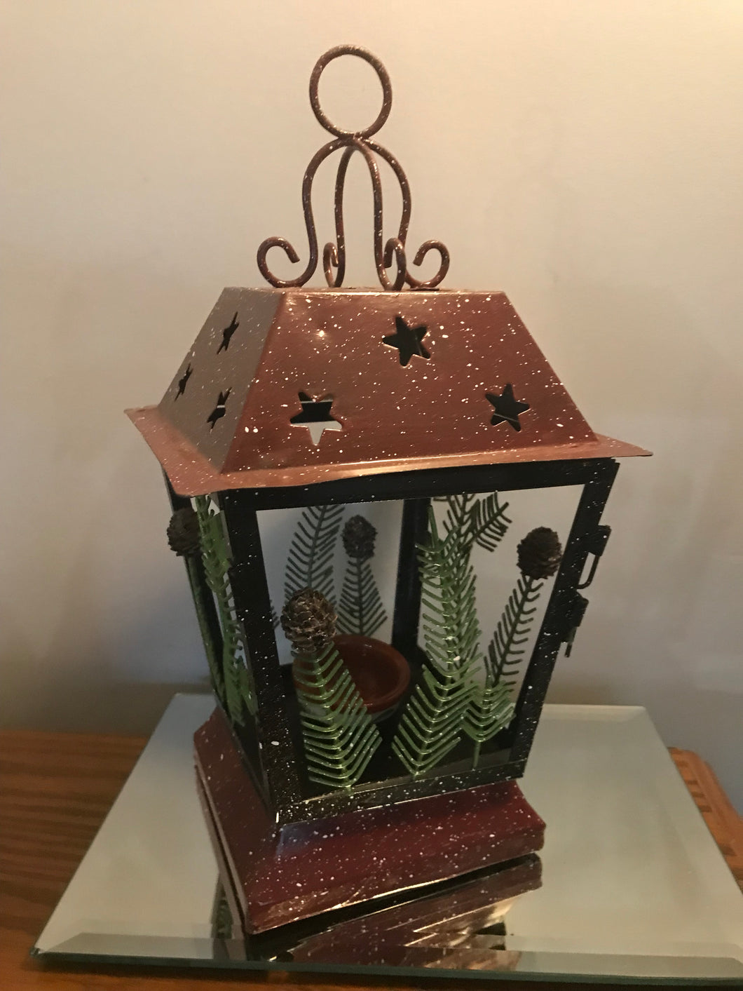 Boyds Home, Pine Cone, Lantern