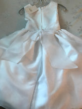 Load image into Gallery viewer, Tiana, Girls Dress, Size 6 year
